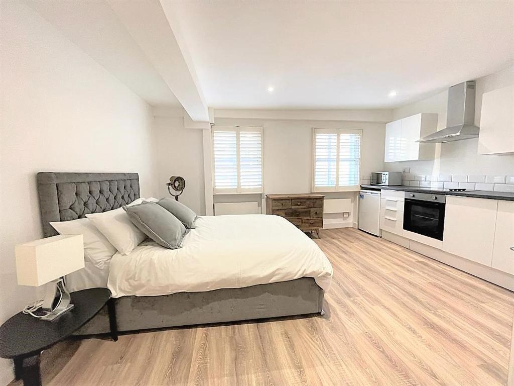Goodge Street Apartments London Bagian luar foto