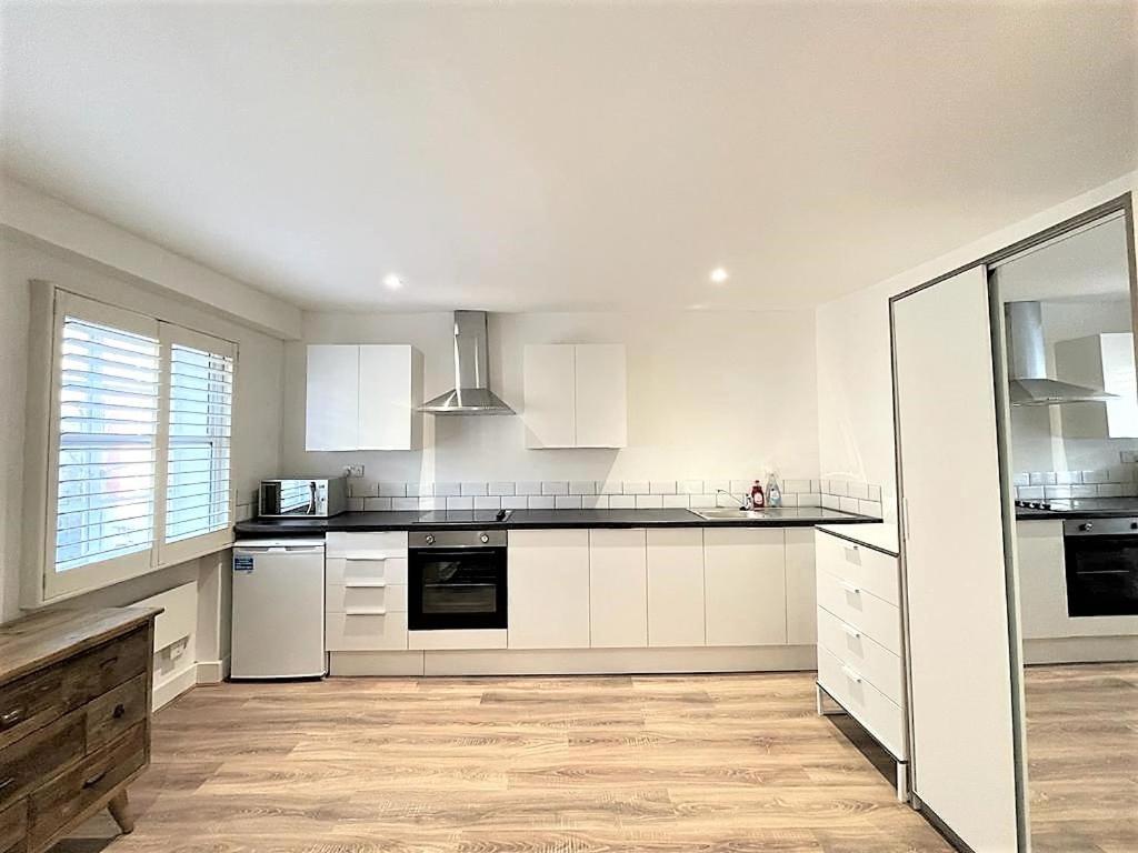 Goodge Street Apartments London Bagian luar foto