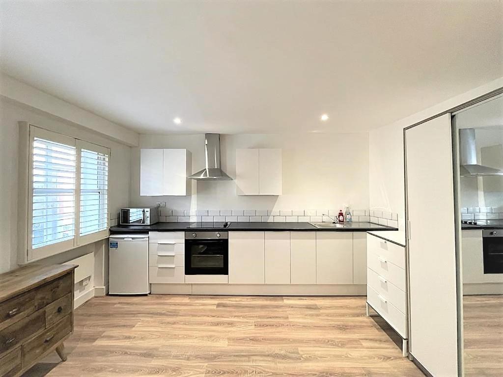 Goodge Street Apartments London Bagian luar foto