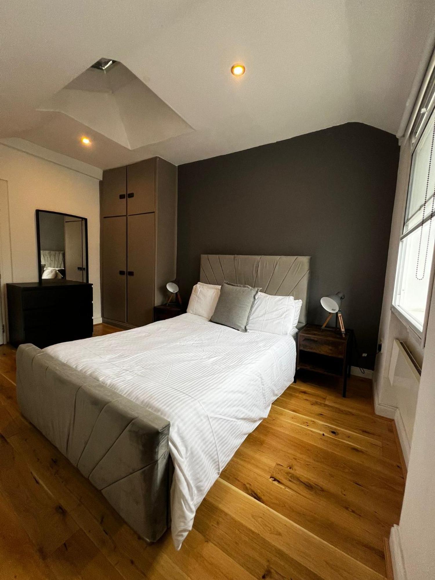 Goodge Street Apartments London Bagian luar foto
